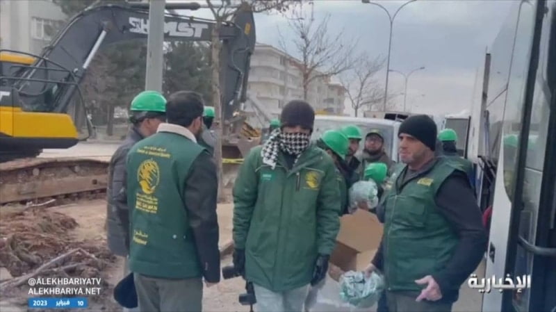 هذا مافعله فريق الاغاثة السعودية اول ماوصل لتركيا الذي ابكى جميع من في المملكة