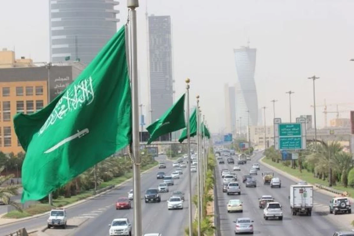 هذه الدولة العربية الفقيرة انهكتها الحروب تزيح السعودية من عرش الثراء بعد اكتشاف مخزون هائل من هذه المادة الثمينة.. تعرف عليها؟!