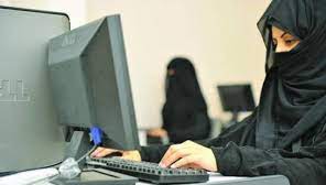 سعودي يراقب شقيقته الدكتورة في عيادتها.. اكتشف أمر مذهل ليرتكب جريمته على الفور!!