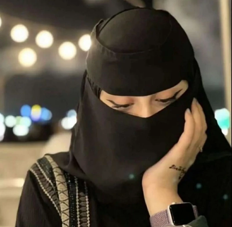 شاهد مشهورة سعودية تشتكي من زوجها بأحد البثوث المباشرة.. الصدمة فيما حصل بالأخير!