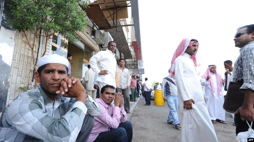 عاجل: إعلان هام من الداخلية السعودية بشأن إعفاء الوافدين العاملين في هذه المهن من رسوم تجديد الإقامة