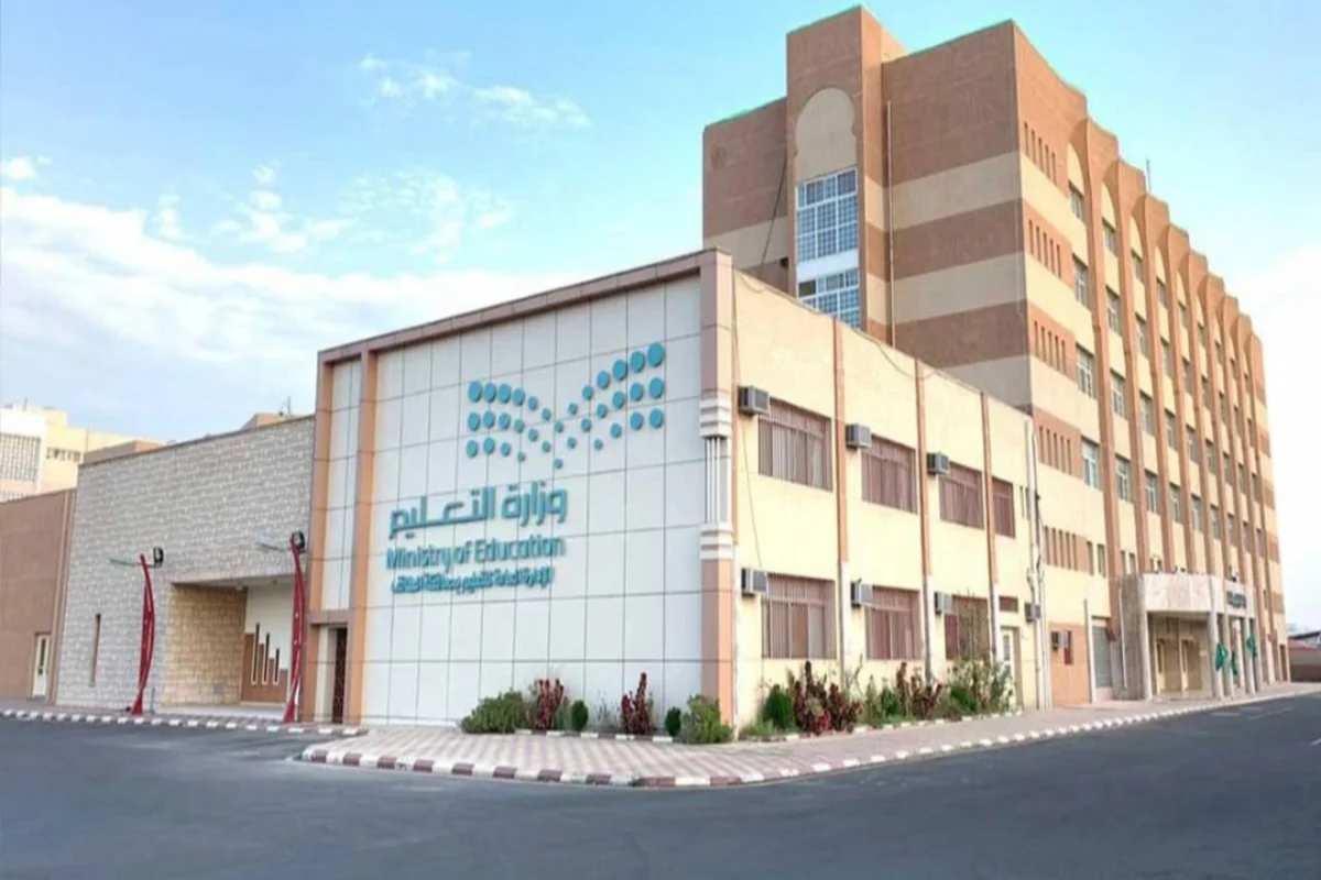 استفادة الطلاب السعوديين من خدمة النقل المباشر بين المدارس عبر نور