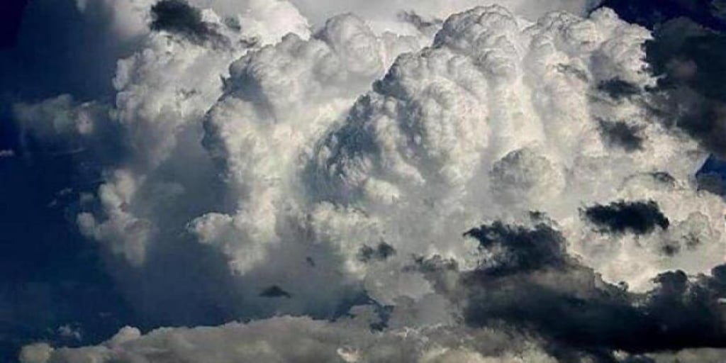 الإنذار المبكر يُنبِّه 4 مناطق سعودية من أمطار غزيرة وسيول جارفة ورياح شديدة السرعة