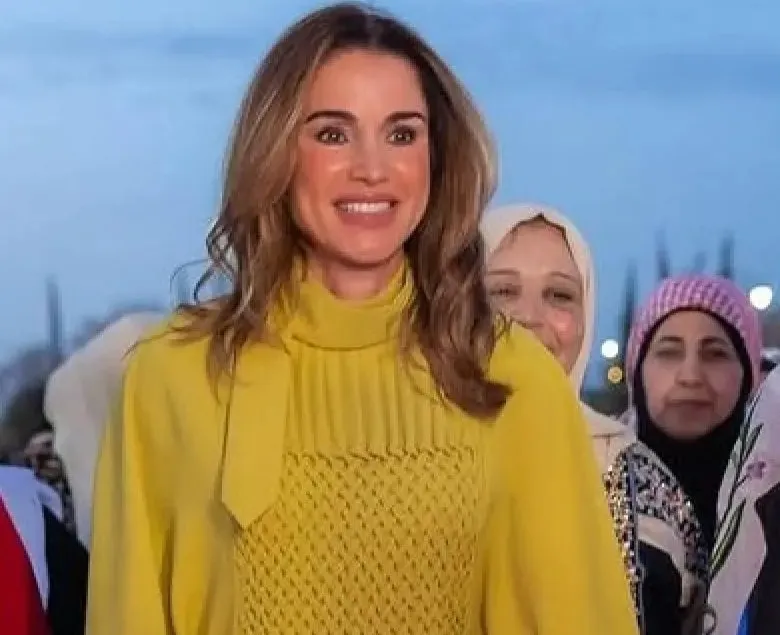 الملكة رانيا تنافس ملكات الجمال بإطلالتها الجديدة.. ظهرت أجمل من كل أميرات السعودية والخليج